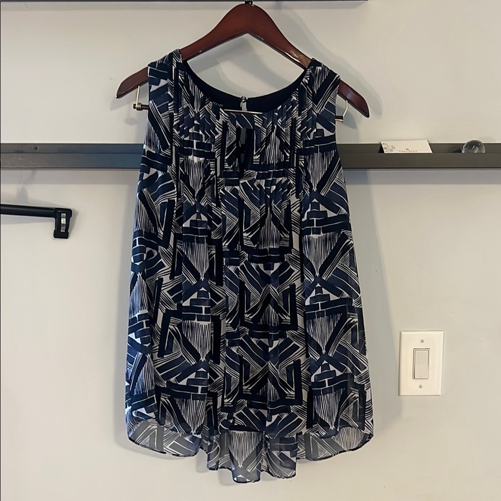 Alfani Geometric Blue and White Sleeveless Blouse